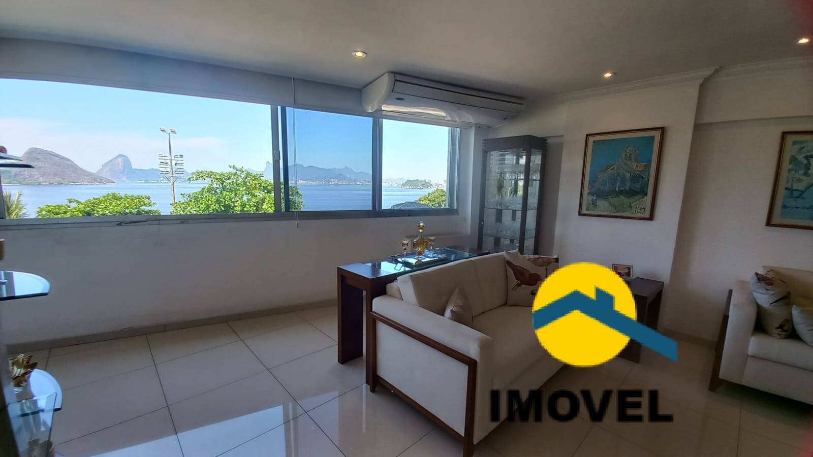 Apartamento à venda com 4 quartos, 220m² - Foto 1