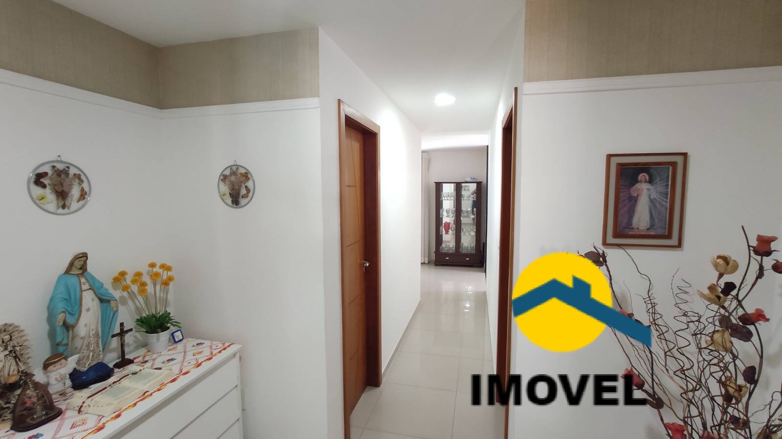 Casa à venda com 3 quartos, 260m² - Foto 2