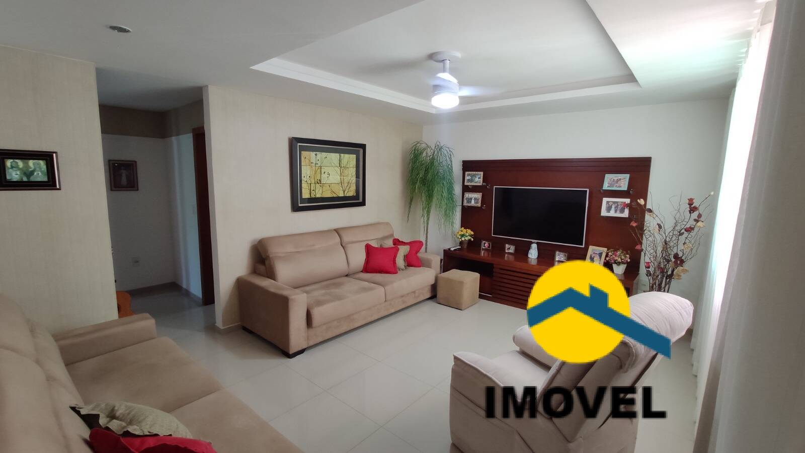 Casa à venda com 3 quartos, 260m² - Foto 1