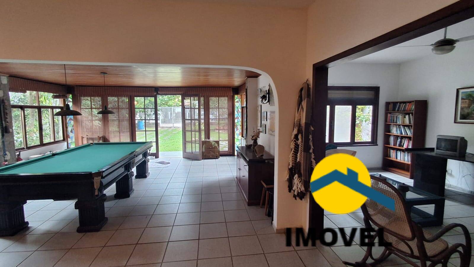 Casa à venda com 5 quartos, 450m² - Foto 1