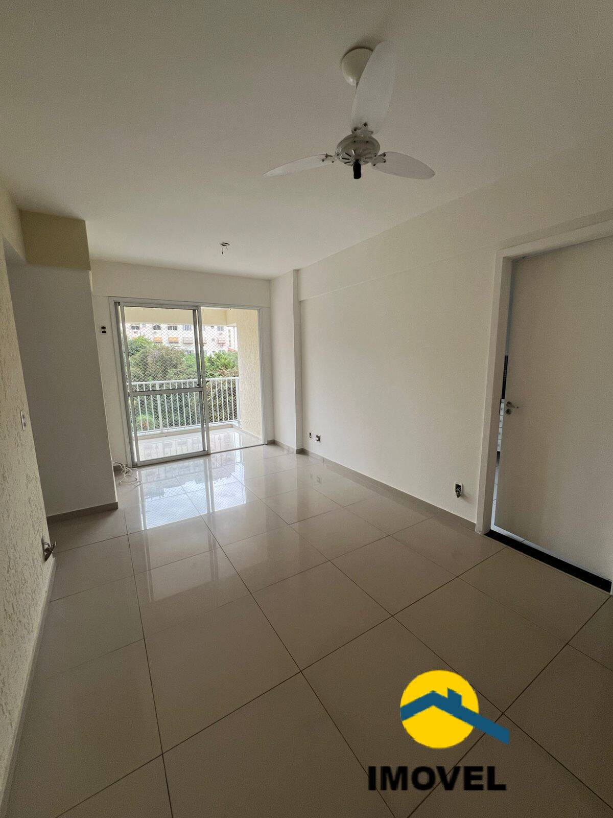 Apartamento à venda com 3 quartos, 76m² - Foto 2