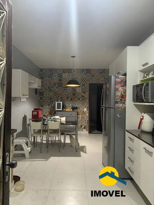 Casa à venda com 4 quartos, 220m² - Foto 12