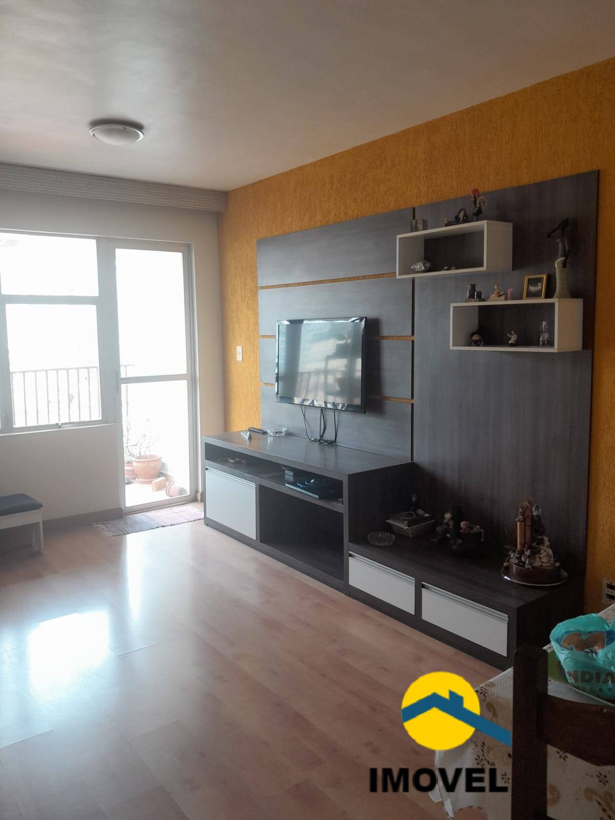 Apartamento à venda com 2 quartos, 70m² - Foto 1