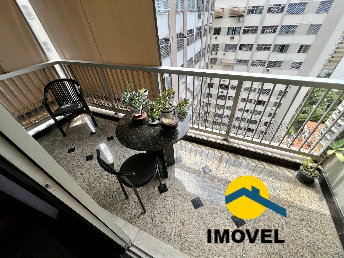 Apartamento à venda com 3 quartos, 161m² - Foto 2