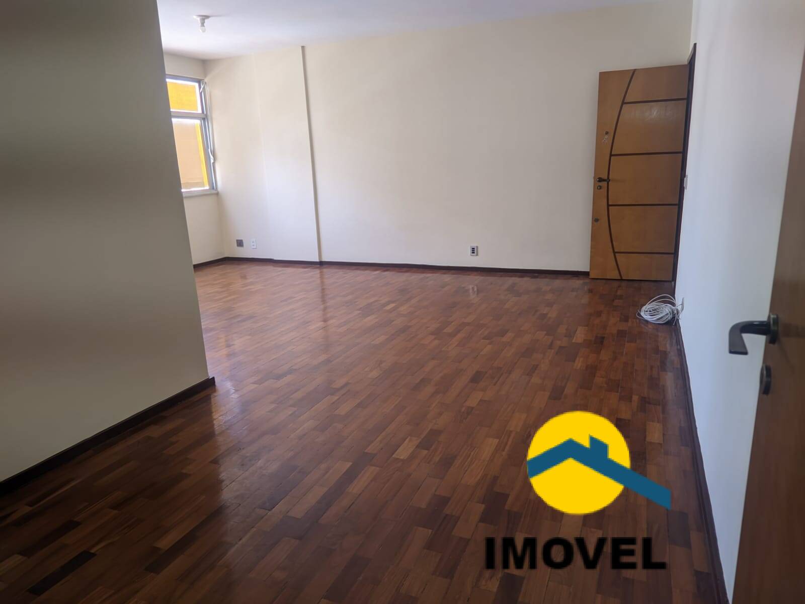 Apartamento à venda com 3 quartos, 130m² - Foto 1